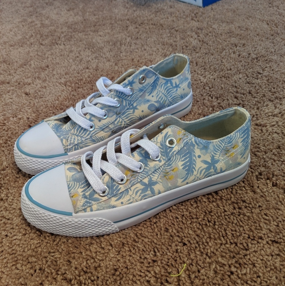 NWT Airwalk Hawaii/ paradise shoes